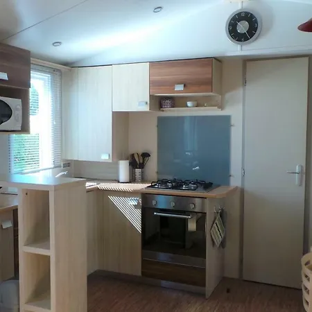 Kompleks wypoczynkowy Les Charmettes Camping 4* - Mobil Standing