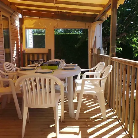 Kompleks wypoczynkowy Les Charmettes Camping 4* - Mobil Standing Les Mathes