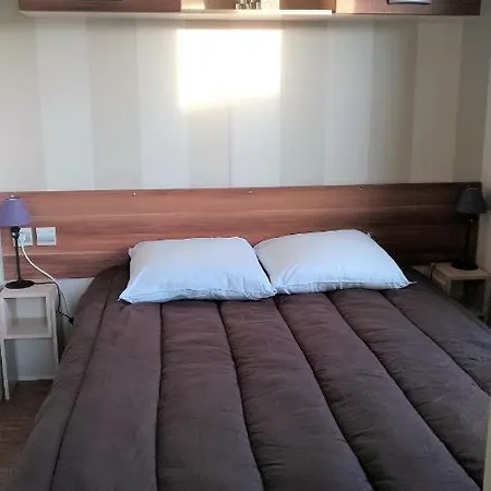 Kompleks wypoczynkowy Les Charmettes Camping 4* - Mobil Standing
