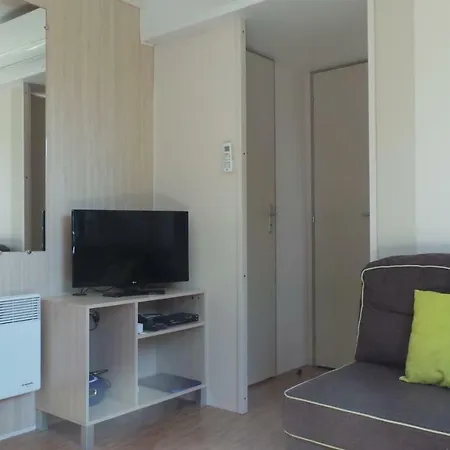 Kompleks wypoczynkowy Les Charmettes Camping 4* - Mobil Standing