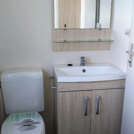 Kompleks wypoczynkowy Les Charmettes Camping 4* - Mobil Standing