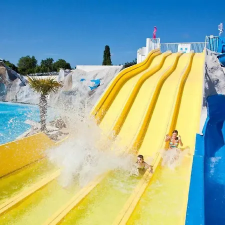Les Charmettes Camping 4* - Mobil Standing 4* Les Mathes