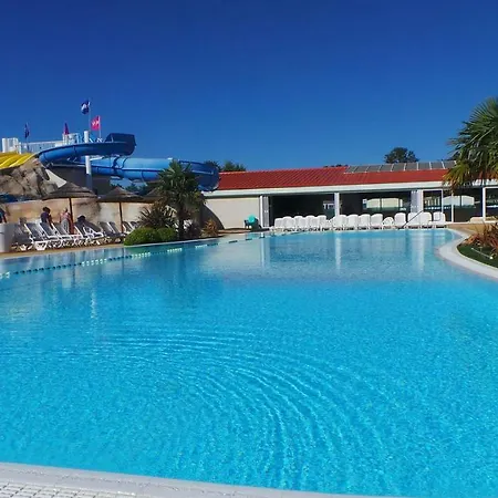 Village de vacances Les Charmettes Camping 4* - Mobil Standing 4*