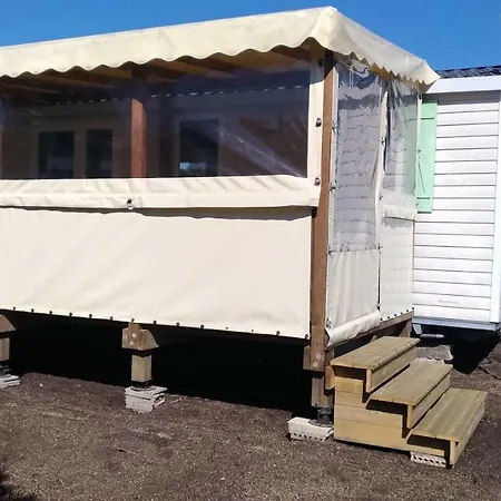 Prázdninový areál Les Charmettes Camping 4* - Mobil Standing Les Mathes